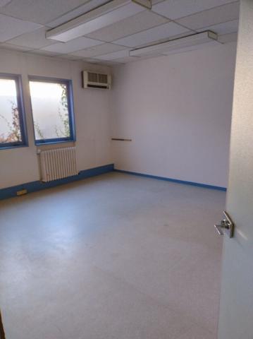 A LOUER - FEYTIAT proche A20 - Plateau de bureaux 300 m²