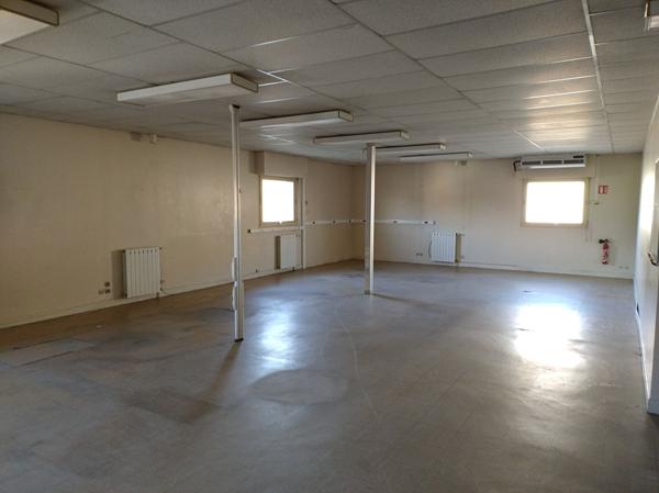 A LOUER - FEYTIAT proche A20 - Plateau de bureaux 300 m²