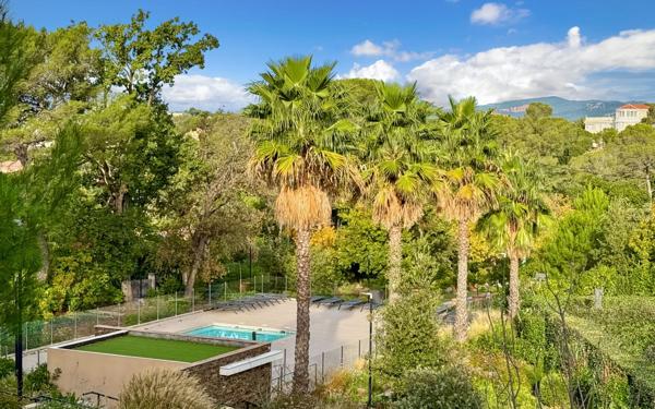 Appartement à vendre    3 pièces • 71,18 m2 Saint-Raphaël