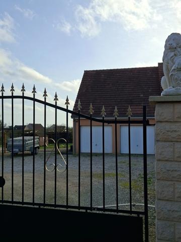 Maison 4 chambres 116m2 +double garage,  grande piece de vie plein sud, double garage. sur 2400m terrain, clos, Secteur Fresnays/ Sarthe- Ancinnes