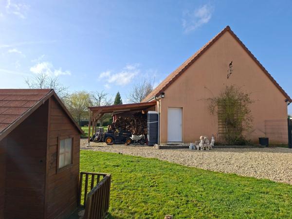 Maison 4 chambres 116m2 +double garage,  grande piece de vie plein sud, double garage. sur 2400m terrain, clos, Secteur Fresnays/ Sarthe- Ancinnes