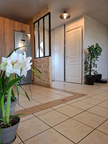Maison 4 chambres 116m2 +double garage,  grande piece de vie plein sud, double garage. sur 2400m terrain, clos, Secteur Fresnays/ Sarthe- Ancinnes