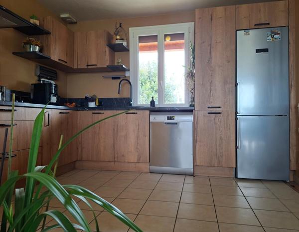 Maison 4 chambres 116m2 +double garage,  grande piece de vie plein sud, double garage. sur 2400m terrain, clos, Secteur Fresnays/ Sarthe- Ancinnes