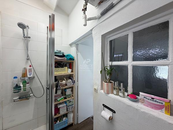 "Versailles Saint-Louis" Dernier étage ! Charmant 3 pièces de 43,70 m² avec vue dégagée ! Loyer 960 €/mois charges comprises **  - Référence  28031