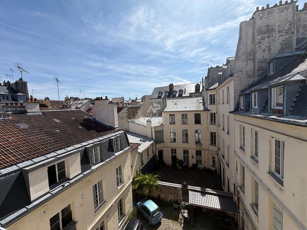 "Versailles Saint-Louis" Dernier étage ! Charmant 3 pièces de 43,70 m² avec vue dégagée ! Loyer 960 €/mois charges comprises **  - Référence  28031