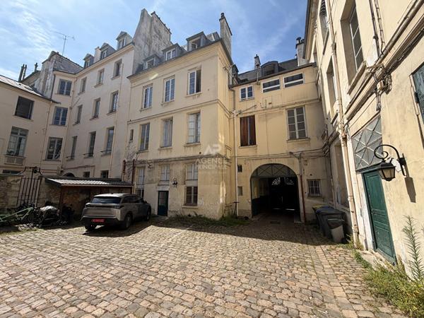 "Versailles Saint-Louis" Dernier étage ! Charmant 3 pièces de 43,70 m² avec vue dégagée ! Loyer 960 €/mois charges comprises **  - Référence  28031