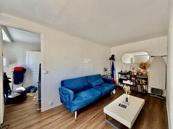 "Versailles Saint-Louis" Dernier étage ! Charmant 3 pièces de 43,70 m² avec vue dégagée ! Loyer 960 €/mois charges comprises **  - Référence  28031