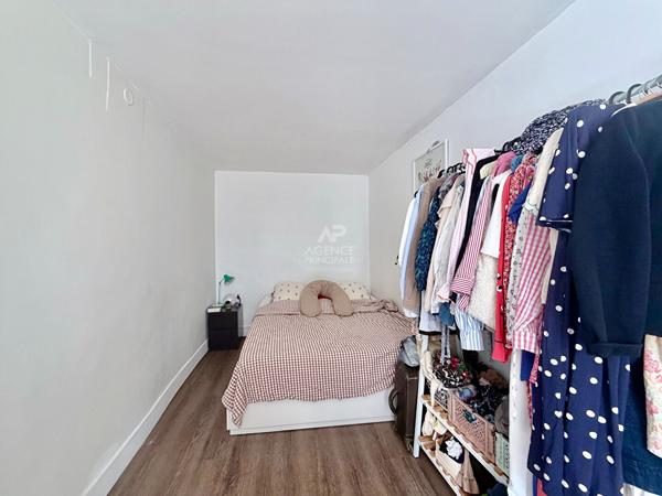 "Versailles Saint-Louis" Dernier étage ! Charmant 3 pièces de 43,70 m² avec vue dégagée ! Loyer 960 €/mois charges comprises **  - Référence  28031