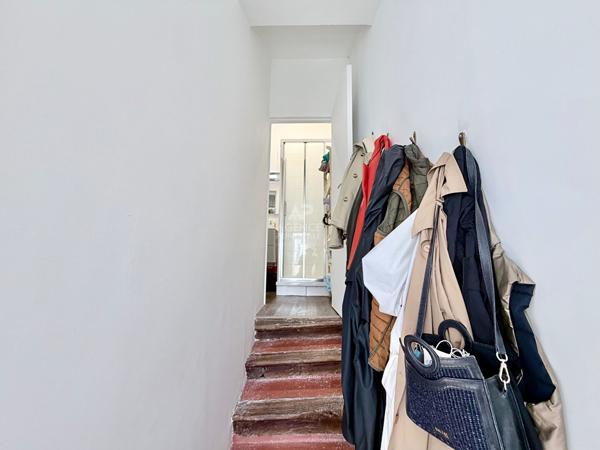 "Versailles Saint-Louis" Dernier étage ! Charmant 3 pièces de 43,70 m² avec vue dégagée ! Loyer 960 €/mois charges comprises **  - Référence  28031