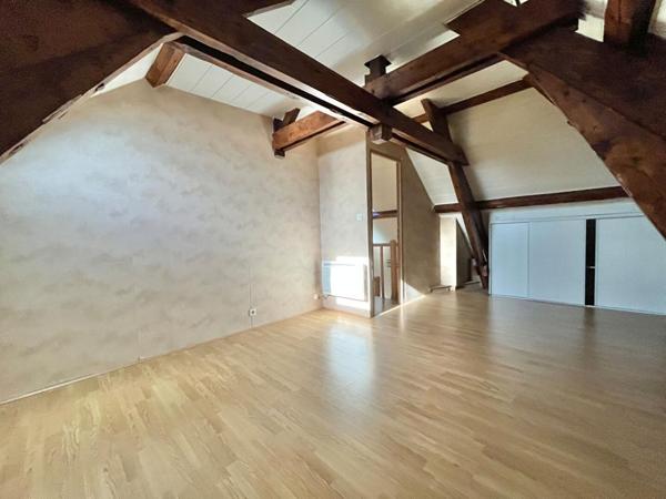 Maison 7 pièce(s) 128 m²  HYPER-CENTRE de NOYON  - 5 chambres et Garage