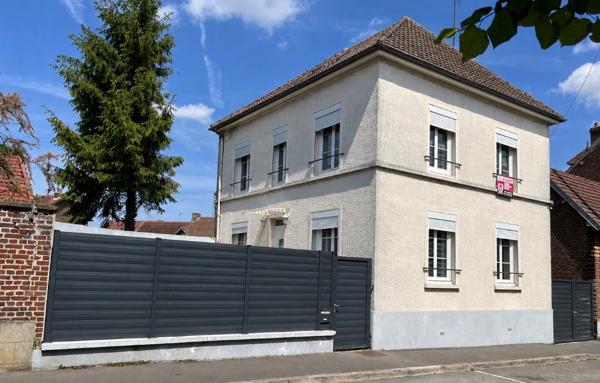 Maison 7 pièce(s) 128 m²  HYPER-CENTRE de NOYON  - 5 chambres et Garage