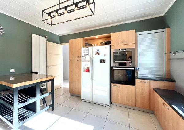Maison 7 pièce(s) 128 m²  HYPER-CENTRE de NOYON  - 5 chambres et Garage