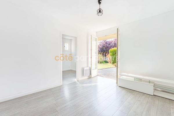 Vente
                Maison147 m² - 7 Pièces -
                    BELLEVIGNY (85170)