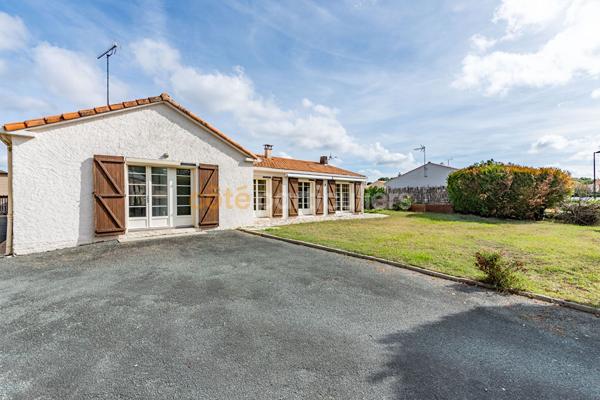 Vente
                Maison147 m² - 7 Pièces -
                    BELLEVIGNY (85170)