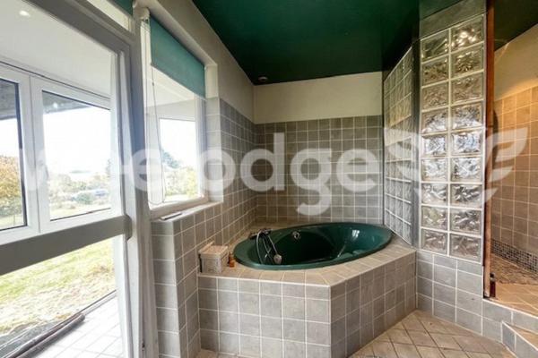 Maison à vendre 12 pièces de 320 m² à Saint-Clair-sur-Epte