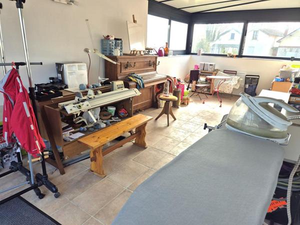 Belle Maison ou Pavillon sur Sous-sol de 146 m² entièrement Rénovée avec Cour, Atelier, Terrasse, Appentis et Terrain clos et arboré de 376 m²