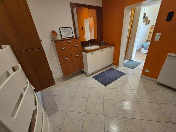 Belle Maison ou Pavillon sur Sous-sol de 146 m² entièrement Rénovée avec Cour, Atelier, Terrasse, Appentis et Terrain clos et arboré de 376 m²