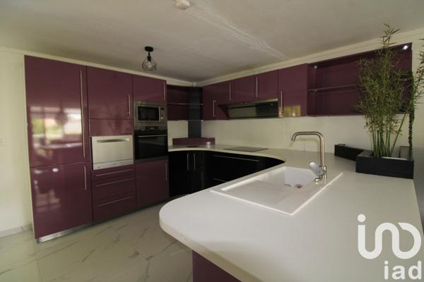 Appartement 2 pièces de 57 m² à Sainte-Rose (97115)