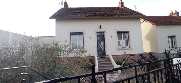 Maison Commentry, 3 chambres, sous / sol et double garage Commentry