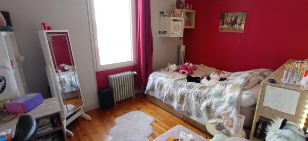 Maison Commentry, 3 chambres, sous / sol et double garage Commentry