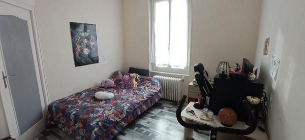 Maison Commentry, 3 chambres, sous / sol et double garage Commentry