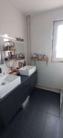 Maison Commentry, 3 chambres, sous / sol et double garage Commentry