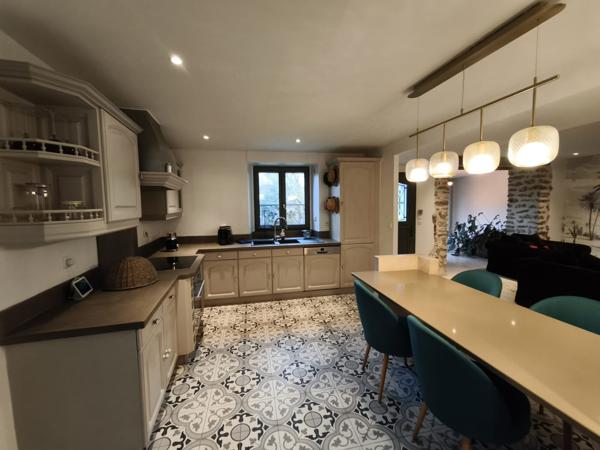 Maison 8 pièces - 240 m²