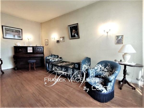 Maison de ville de 165m2 avec cour et terrasse