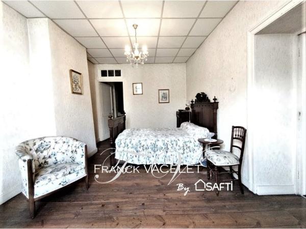 Maison de ville de 165m2 avec cour et terrasse