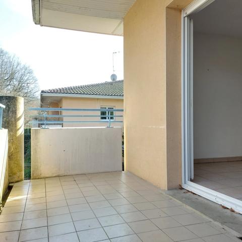 Appartement à vendre 3 pièces MONTAUBAN (82), terrasse couverte, 2 emplacements de parking, piscine, au calme.