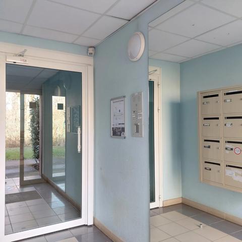 Appartement à vendre 3 pièces MONTAUBAN (82), terrasse couverte, 2 emplacements de parking, piscine, au calme.