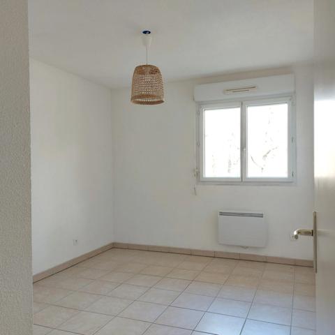 Appartement à vendre 3 pièces MONTAUBAN (82), terrasse couverte, 2 emplacements de parking, piscine, au calme.