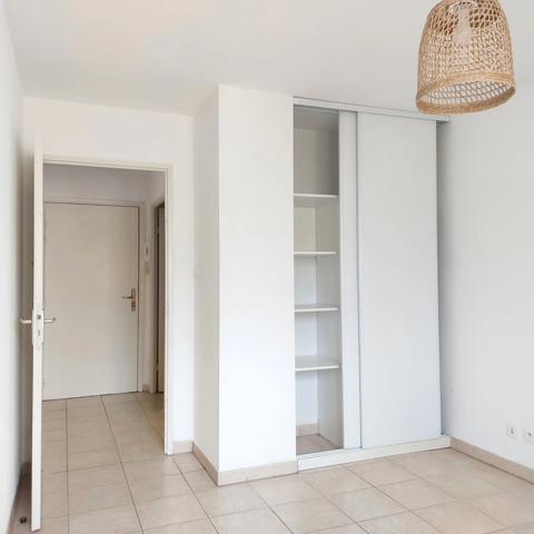 Appartement à vendre 3 pièces MONTAUBAN (82), terrasse couverte, 2 emplacements de parking, piscine, au calme.