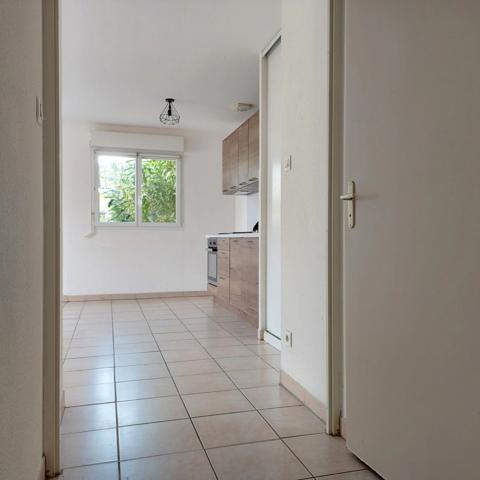 Appartement à vendre 3 pièces MONTAUBAN (82), terrasse couverte, 2 emplacements de parking, piscine, au calme.