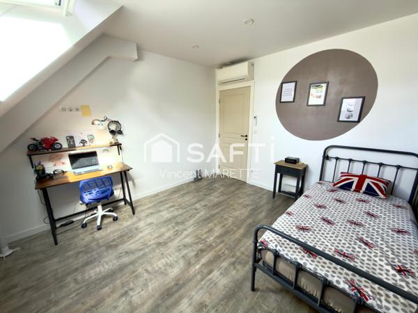 Posez vos valises dans cette élégante maison connectée avec jardin, piscine et terrasse