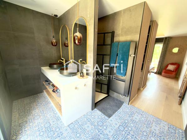 Posez vos valises dans cette élégante maison connectée avec jardin, piscine et terrasse