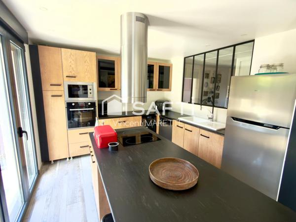 Posez vos valises dans cette élégante maison connectée avec jardin, piscine et terrasse