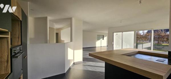 Maison Neuve - 5 chambres - 5 salles d'eau - Pièce de vie 64m²