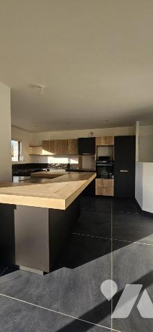 Maison Neuve - 5 chambres - 5 salles d'eau - Pièce de vie 64m²