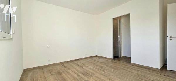 Maison Neuve - 5 chambres - 5 salles d'eau - Pièce de vie 64m²