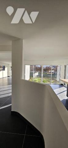 Maison Neuve - 5 chambres - 5 salles d'eau - Pièce de vie 64m²