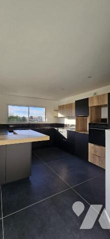 Maison Neuve - 5 chambres - 5 salles d'eau - Pièce de vie 64m²