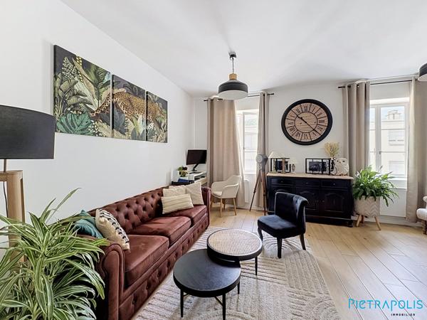 EN EXCLUSIVITÉ – Coup de cœur au cœur de Tarare : appartement rénové de 80 m² avec 3 chambres