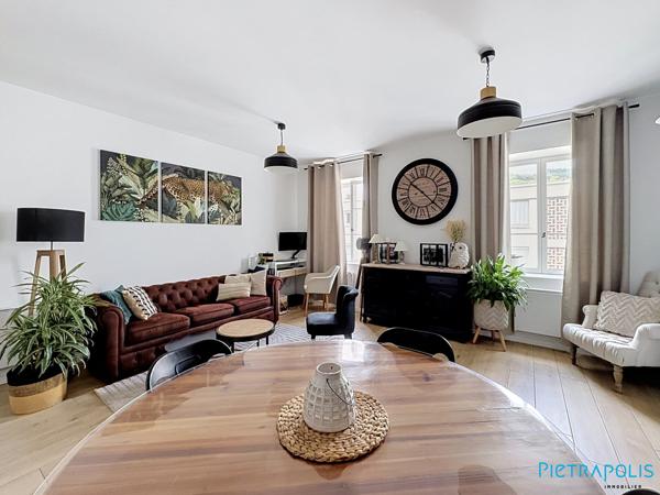EN EXCLUSIVITÉ – Coup de cœur au cœur de Tarare : appartement rénové de 80 m² avec 3 chambres
