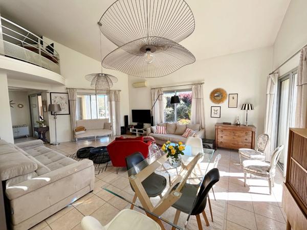 Maison 5 pièce(s) 176 m² sur plus de 1500 m² au centre de Daux