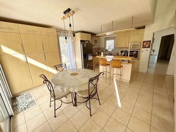 Maison 5 pièce(s) 176 m² sur plus de 1500 m² au centre de Daux