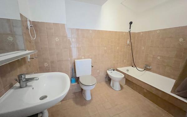 Appartement à vendre    2 pièces • 42 m2 Villeneuve-Loubet