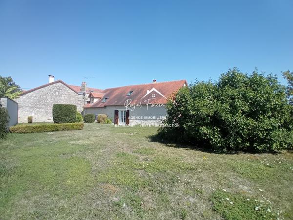 Vue sur la campagne, venez poser vos valises dans cette charmante maison familiale