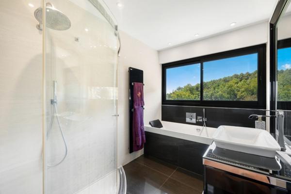 Vente Maison contemporaine La Colle-sur-Loup 6 Pièces 237.5 m²