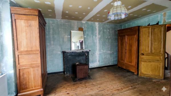 Maison ancienne à rénover de 131 m² avec grand terrain à Naintré - Réf 11901